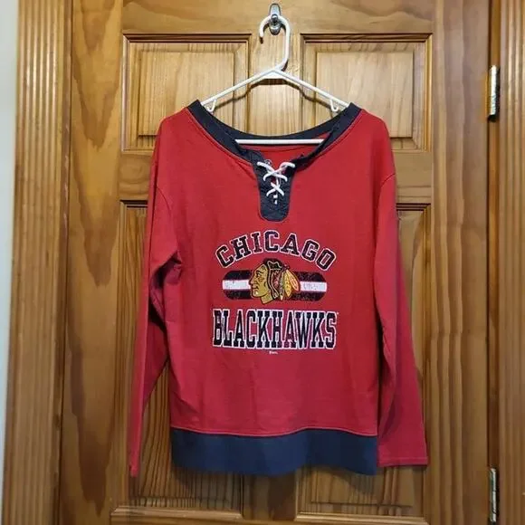 Chicago Blackhawks Hoodie Womens size Med - Picture 1 of 4